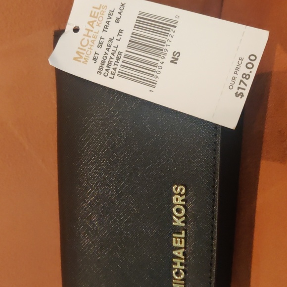 Michael Kors Jet Set travel wallet - Picture 2 of 4